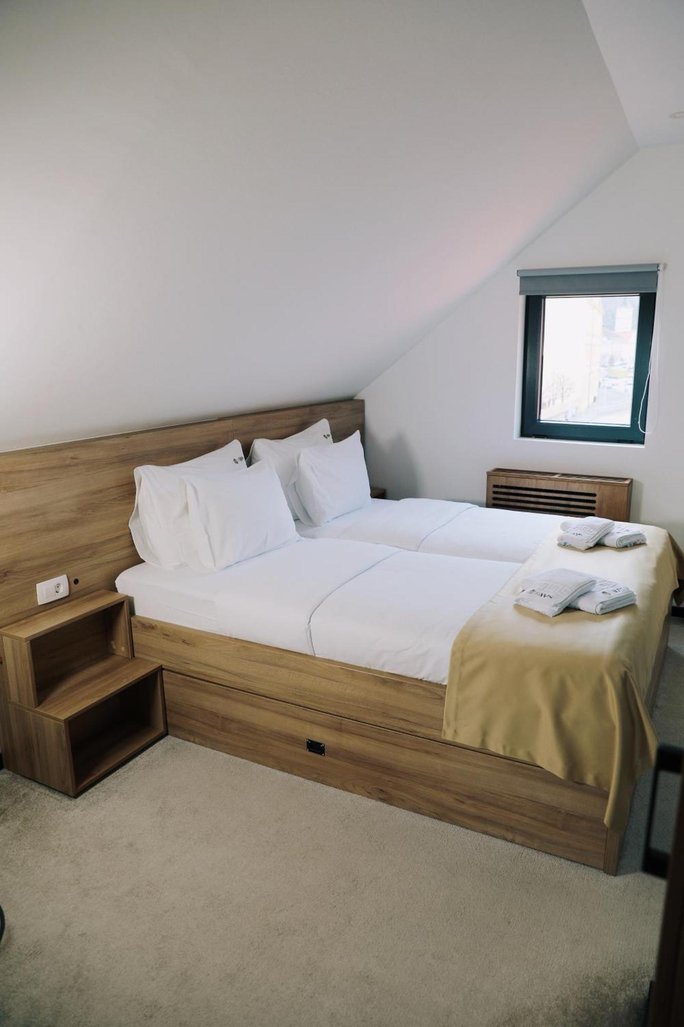 Sax-Win Hotel Pozega Eksteriør billede